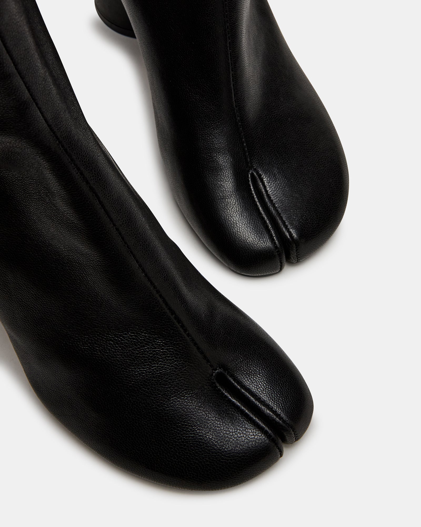 CARO BLACK LEATHER
