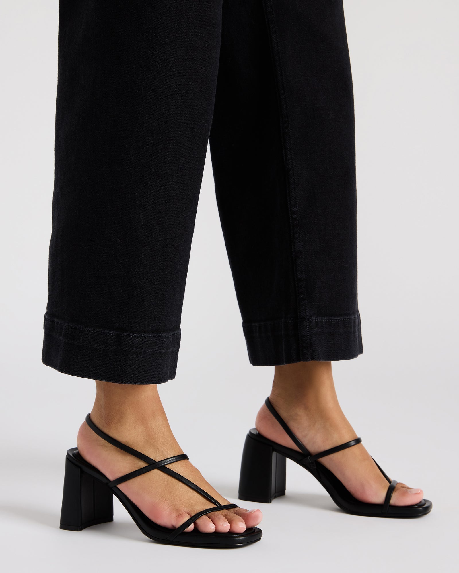 DIORA BLACK